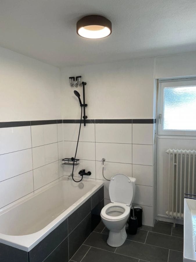 Immobilie in Aschheim - Preisreduzierung: Großzügiges Reihenhaus mit zwei Balkonen, einer Dachterrasse und 2 Garagen - Bild 4