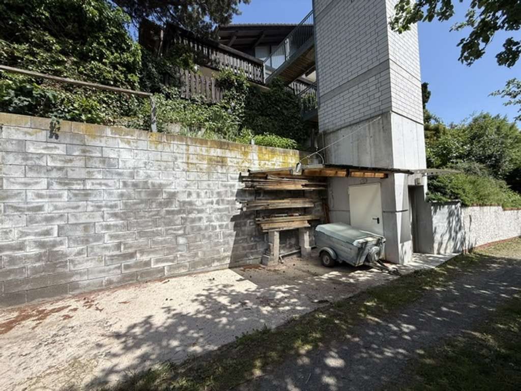 Immobilie in Reichelsheim (Odenwald) - Wohnhaus in attraktiver Hanglage mit Personenaufzug und Doppelgarage - Bild 3