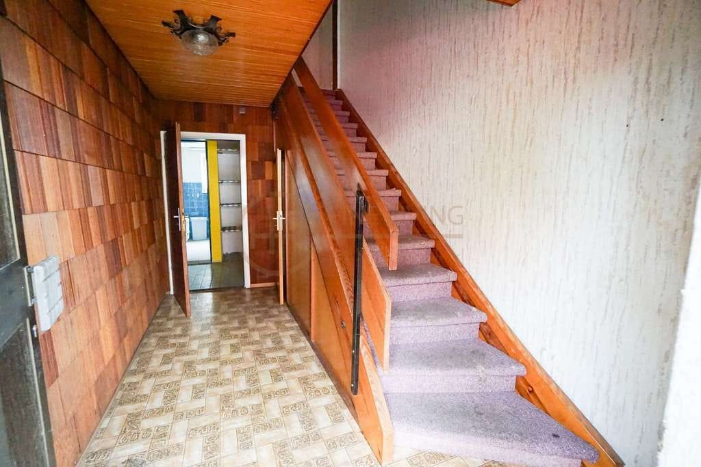 Immobilie in Ostfildern - Sanierungsbedürftiges Einfamilienhaus im Zentrum von Ostfildern-Nellingen - Bild 1