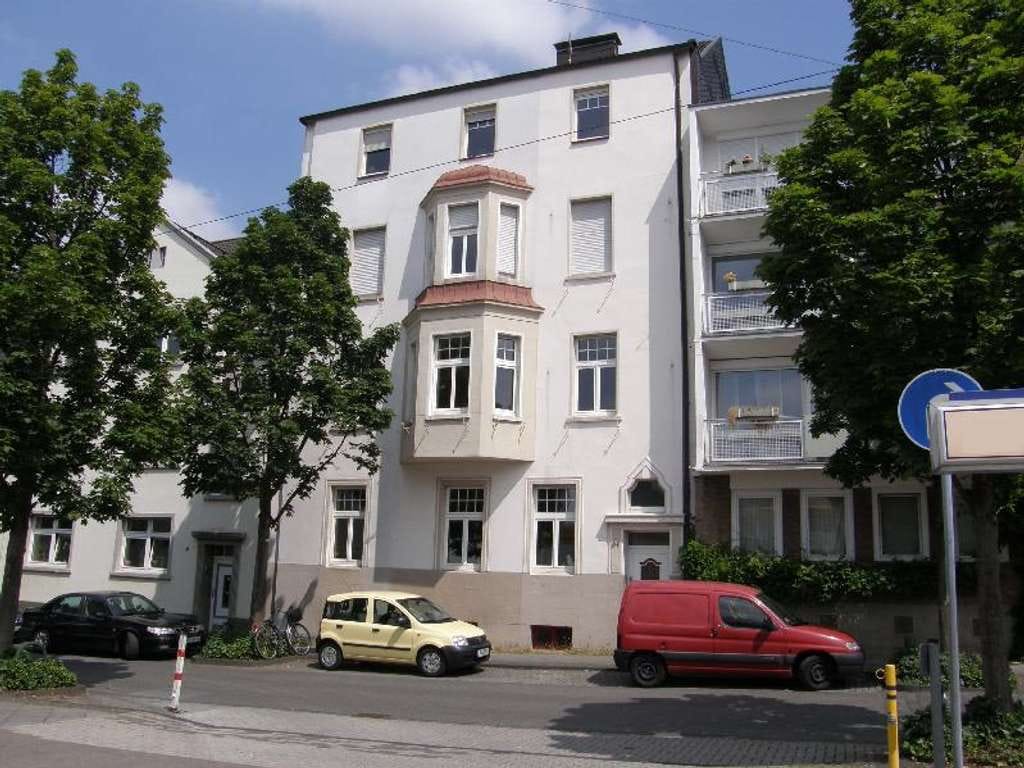 Immobilie in Leverkusen -  NEU IN OPLADEN: Vollvermietetes 5-Familienhaus mit Vollunterkellerung - Bild 0