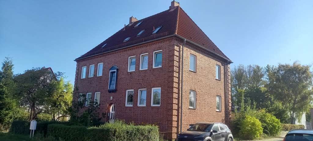 Immobilie in Lambrechtshagen - Mehrfamilienhaus in Alt Reutershagen, 5 x Wohnungen, 3 x Garagen auf 1.302 m² Grundstück...!!! - Bild 2