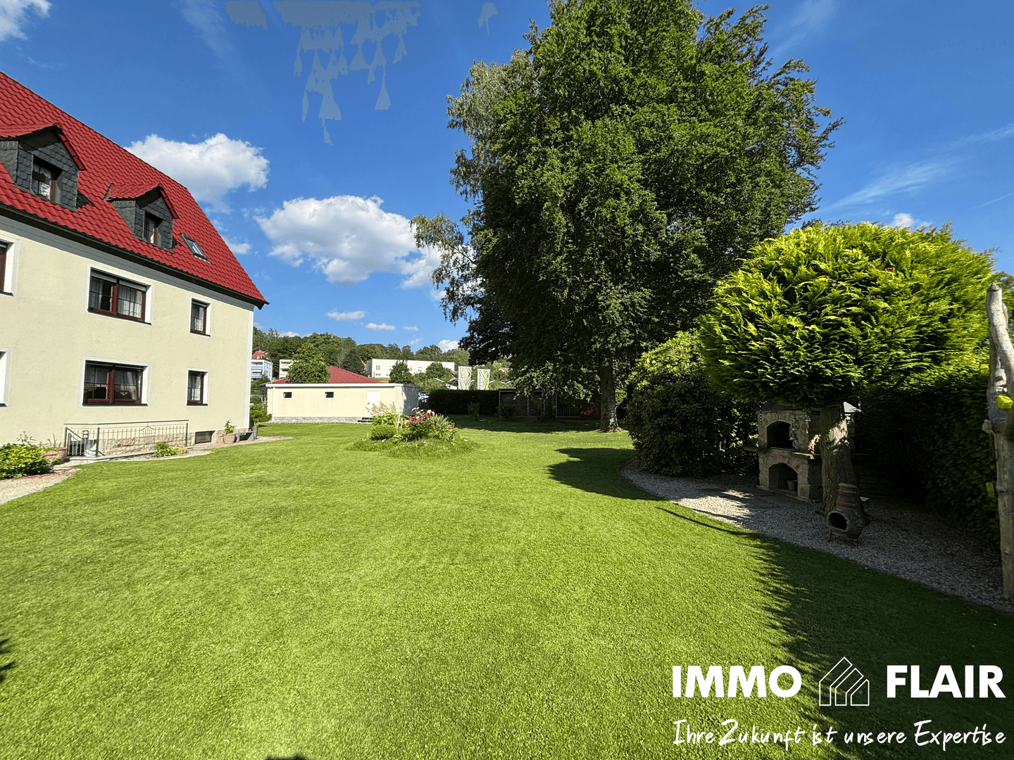 Immobilie in Wunsiedel - Gepflegtes Mehrfamilienhaus mit traumhaftem Garten in ruhige Lage - Bild 1