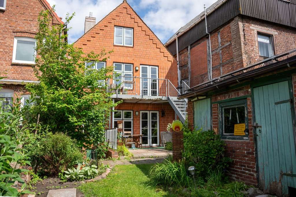 Immobilie in Krempe - Renditestarkes Backstein-Giebelhaus mit 2 Wohnungen in histor. Stadtlage kernsaniert, voll vermietet - Bild 1