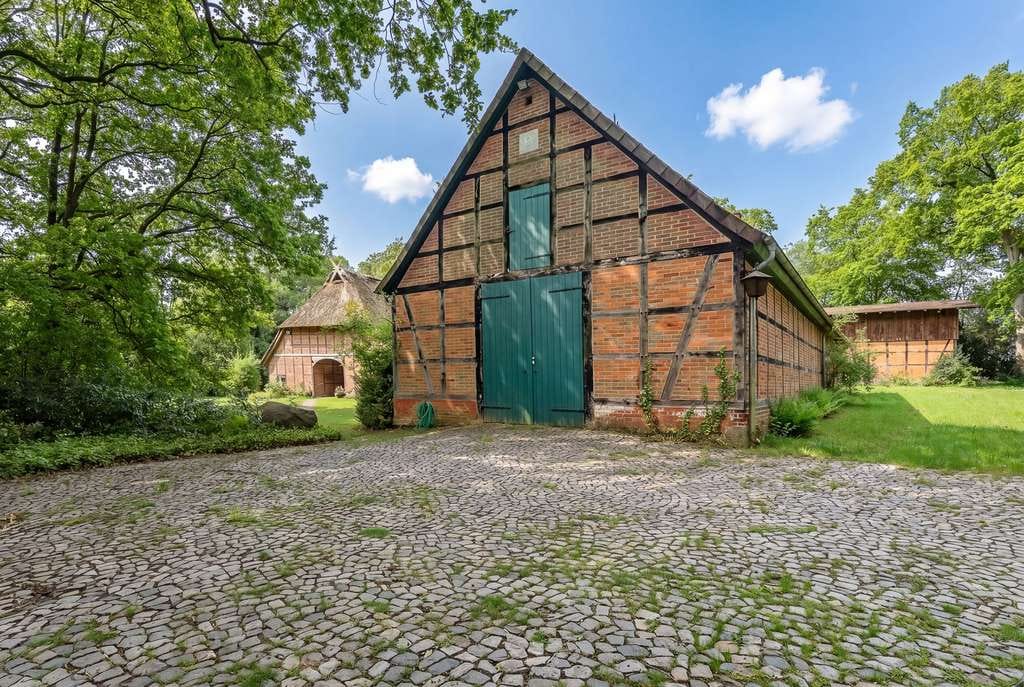 Immobilie in Bienenbüttel - Wohnen, Arbeiten, Verwirklichen - Ein Anwesen mit nahezu grenzenlosen Möglichkeiten - Bild 2