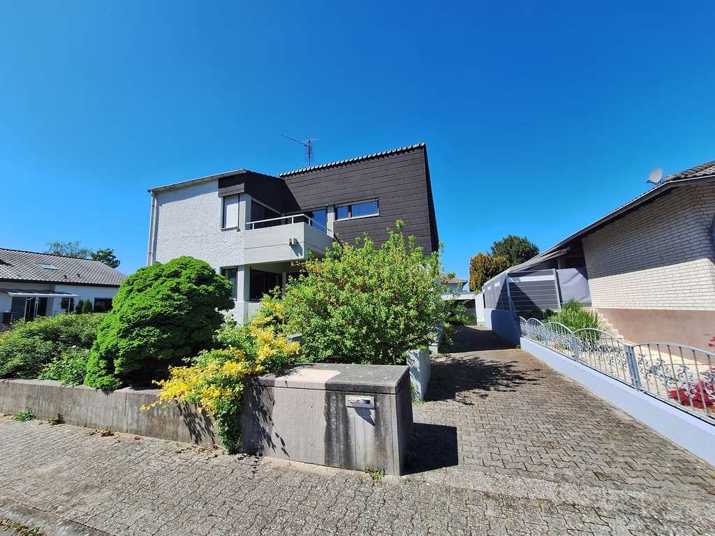 Immobilie in Großniedesheim - Einzigartiges Einfamilienhaus mit Charme und Potenzial im Ulmenweg 8, 67259 Großniedesheim - Bild 0