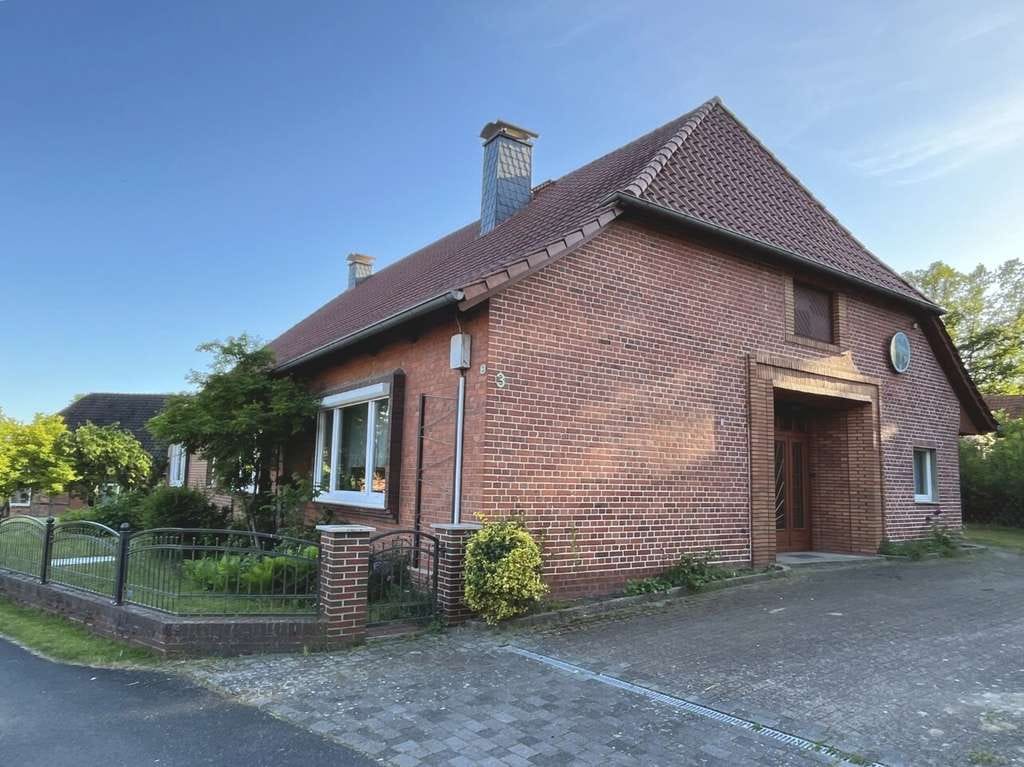 Immobilie in Neustadt am Rübenberge - ***Charmantes Bauernhaus mit Nebengelass und Werkstatt sucht Liebhaber*** - Bild 0