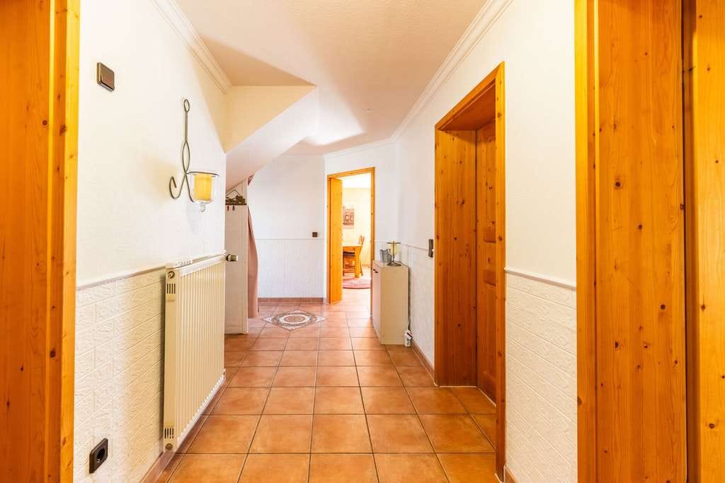 Immobilie in Brohl-Lützing - 133 m² Familienglück: Einfamilienhaus mit Garten, Hof & Garage - Bild 2
