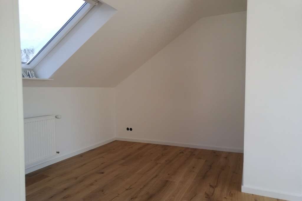 Immobilie in Karlsruhe - ++Raumwunder++4ZKB++DG Wohnung++neue Küche++renoviert++WG tauglich - Bild 2