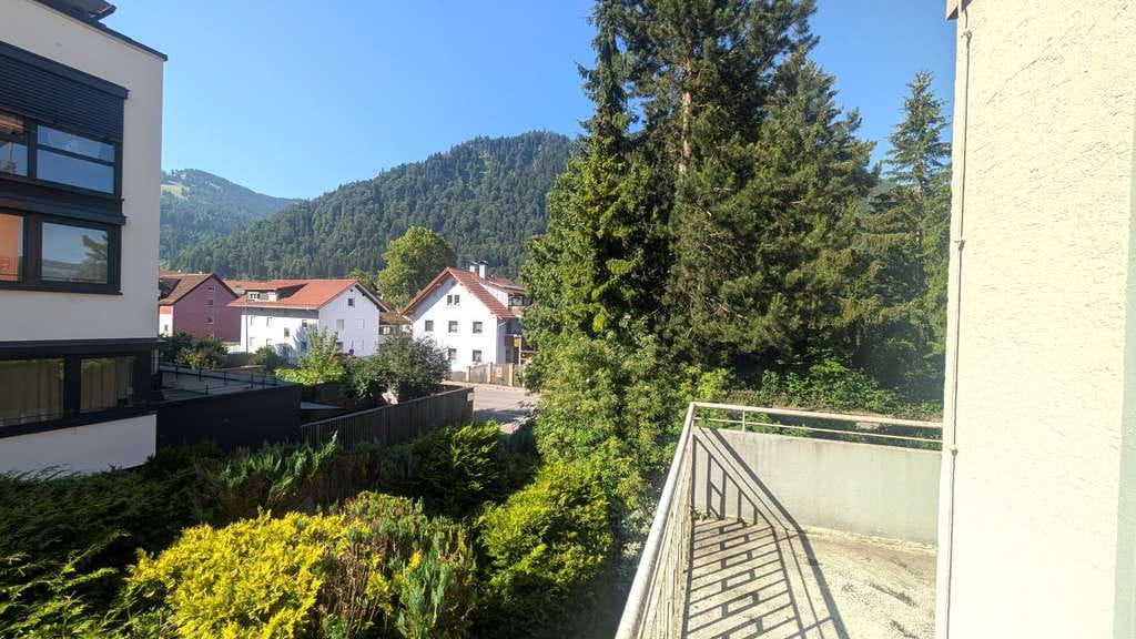 Immobilie in Immenstadt im Allgäu - Großzügiges Eigenheim angebaut an ein Wohn- und Geschäftshaus - Bild 3