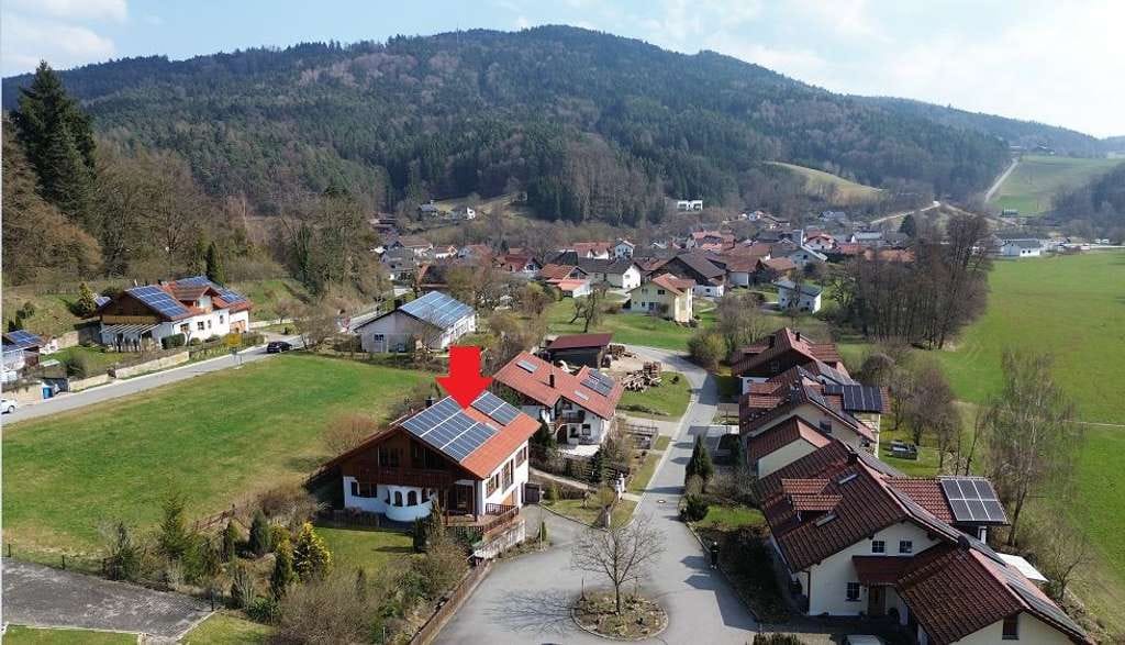 Immobilie in Stallwang - Ankommen. Wohlfühlen. Investieren. - Charmantes Eigenheim in idyllischer Wohnlage mit idealer Anb... - Bild 0