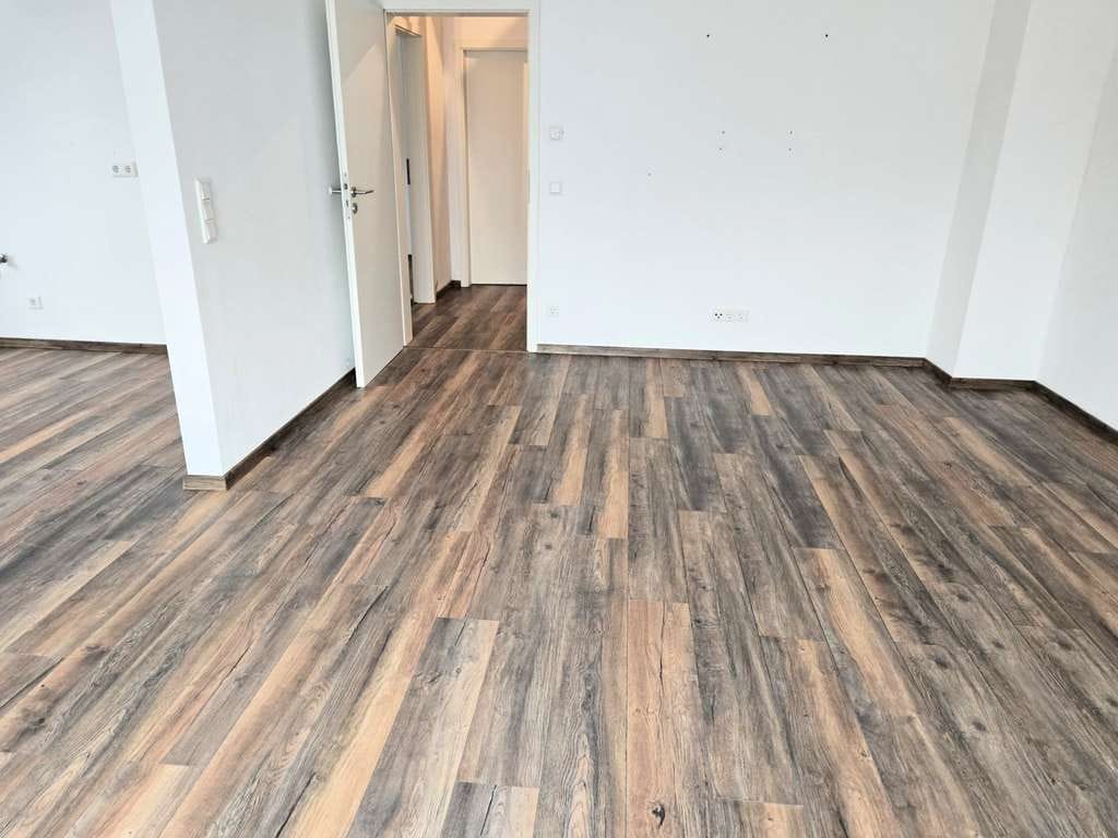 Immobilie in Thierhaupten - Exklusive Wohnung inkl. großer Garage, Wohnraumerweiterungs- und Kaminanschlussmöglichkeit - Bild 2