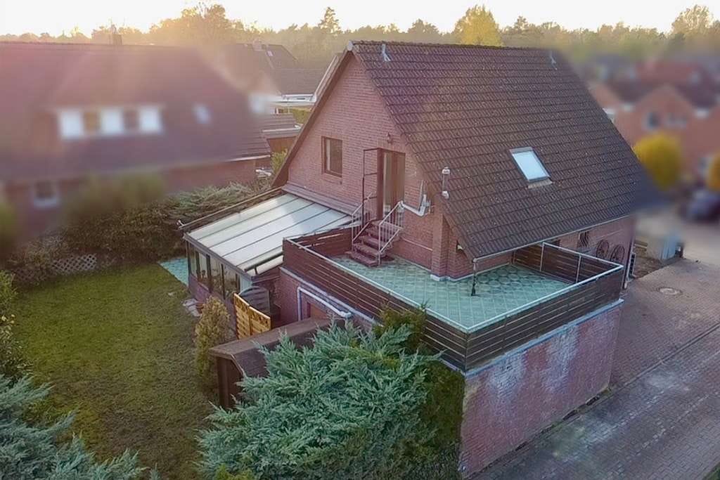 Immobilie in Geesthacht - Geesthacht: Vermietetes Zweifamilienhaus mit großzügigen Nebenflächen! - Bild 2