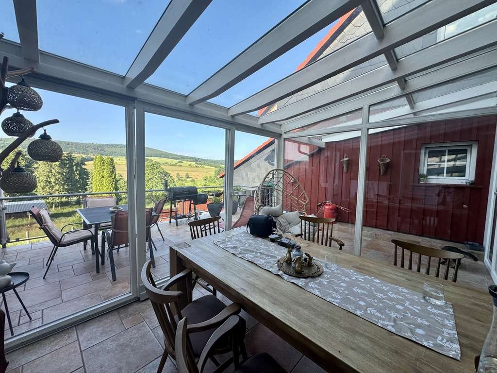 Immobilie in Uslar - Großzügiges Zweifamilienhaus mit Garten, Terrassen, Hof, Garagen, tollem Ausblick - provisionsfrei! - Bild 1
