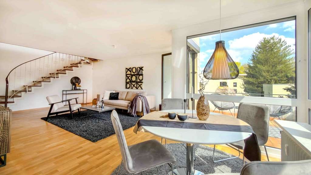 Immobilie in Puchheim - Großzügige 4-Zimmer-Wohnung mit Süd-West-Dachterrasse, Galerie, 2 Bädern und Tiefgarage - Bild 2
