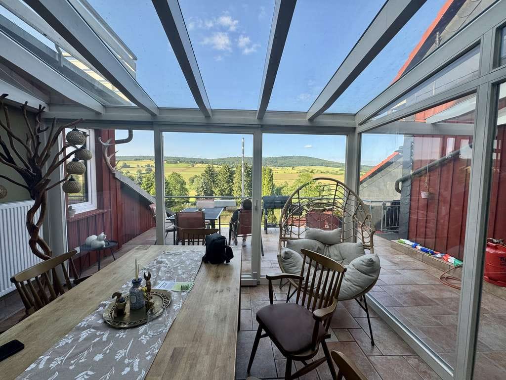 Immobilie in Uslar - Großzügiges Zweifamilienhaus mit Garten, Terrassen, Hof, Garagen, tollem Ausblick - provisionsfrei! - Bild 0