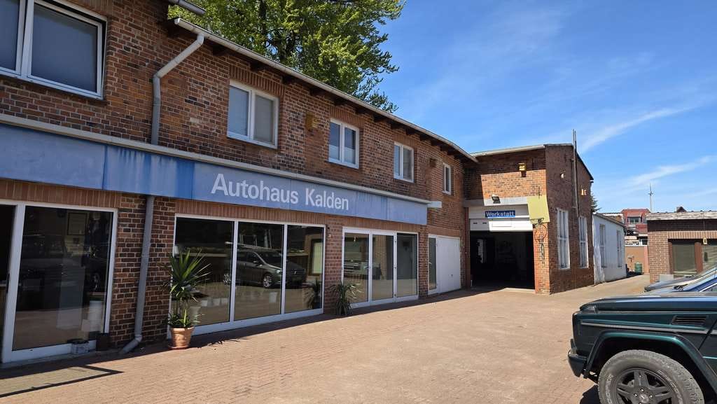 Immobilie in Plau am See - Wohnen, Arbeiten, Freiraum: Ehemaliges Autohaus mit Einfamilienhaus, 2 Wohnungen und großem Garten - Bild 1