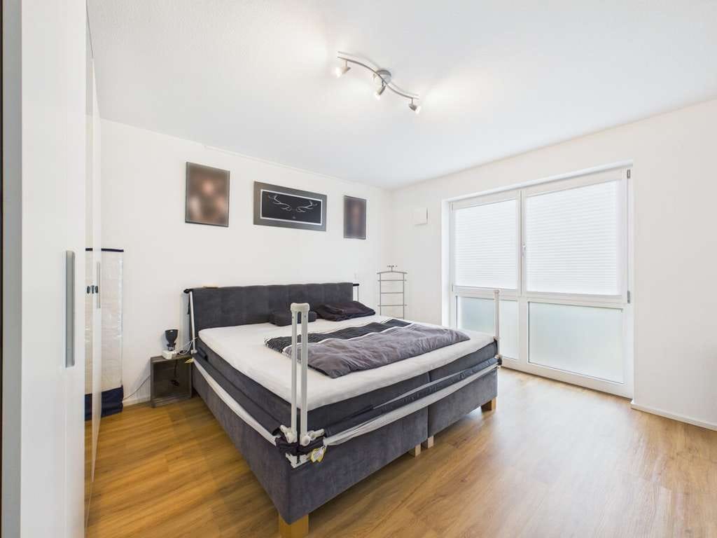 Immobilie in Dunningen - Exklusive Wohnung mit eigenem Garten und PV-Anlage - Bild 2