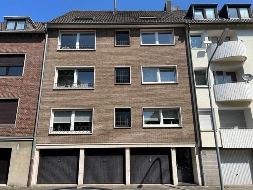 Immobilie in Mönchengladbach - Sehr gepflegtes Mehrfamilienhaus mit attraktiven Grundrissen in Mönchengladbach-Eicken - Bild 0