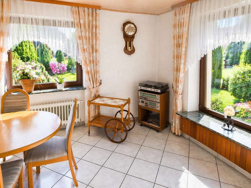 Immobilie in Lohra - Charmantes Drei-Familien-Haus in Lohra – ideal für Investoren und Familien! - Bild 1