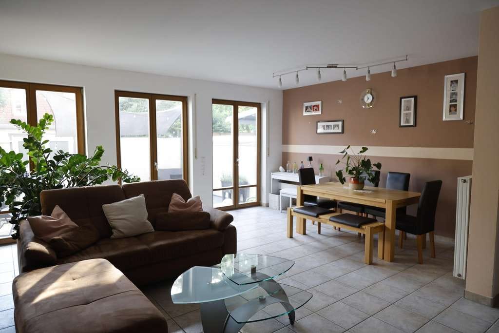 Immobilie in Oppenheim - Gepflegtes Reihenmittelhaus mit großer Terrasse und voll unterkellert - Bild 1