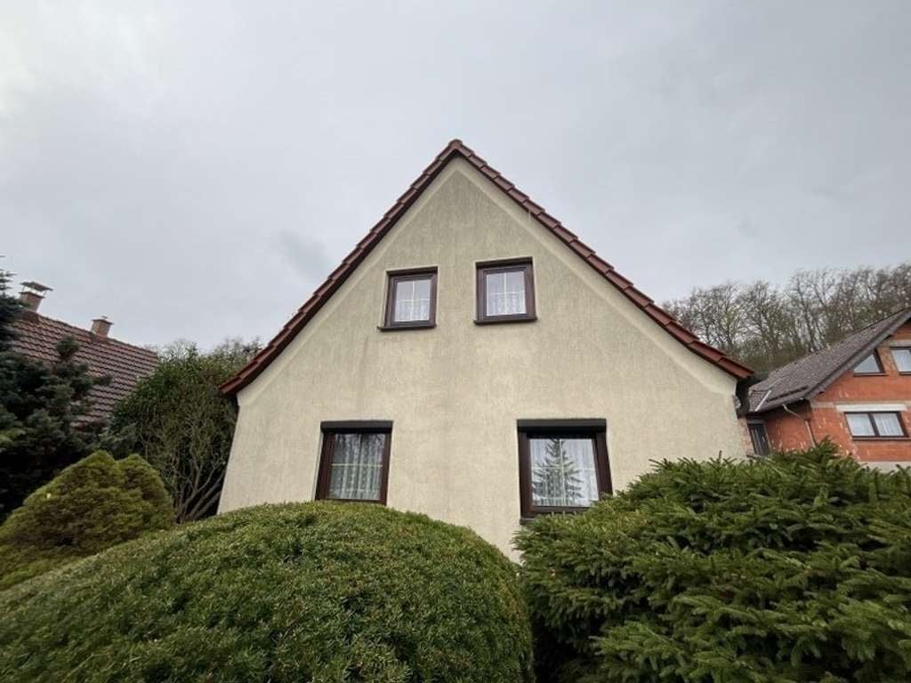 Immobilie in Waltershausen - Einfamilienhaus mit Garten für die Familie  - Bild 1