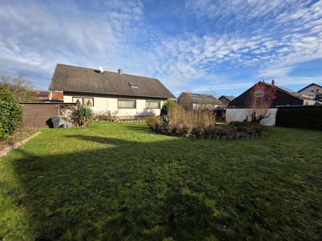 Immobilie in Ötigheim - +++ großes 2-FH mit rießigem Garten + !Grundstück bebaubar! + Einliegerwohnung im KG + Ötigheim +++ - Bild 1