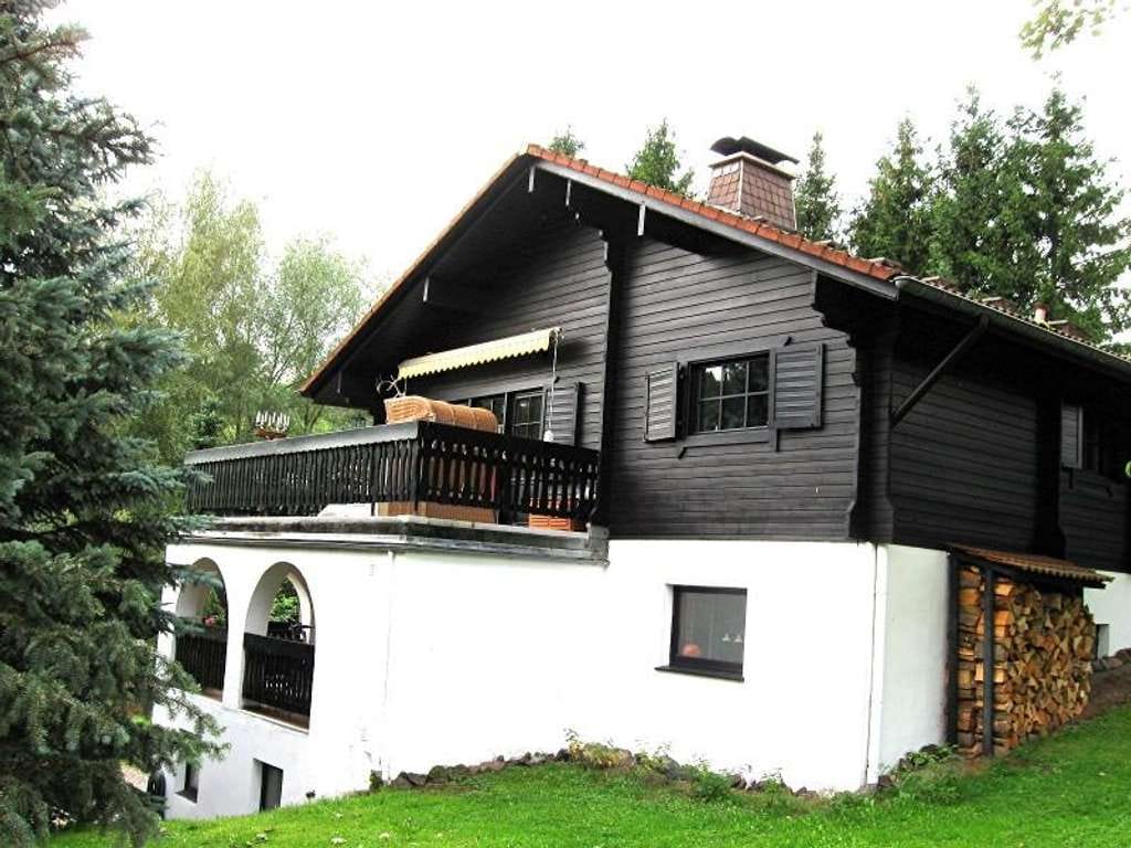 Immobilie in Willingen (Upland) - Charmantes Wohnhaus im Schweizer Chalet Stil und parkähnlichem Grundstück im Raum Willingen - Bild 0