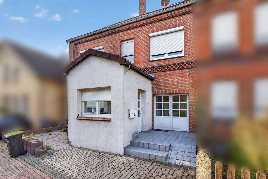 Immobilie in Laatzen - 2 Wohneinheiten & großer Garten - vielseitiges Zuhause in guter Lage - Bild 2