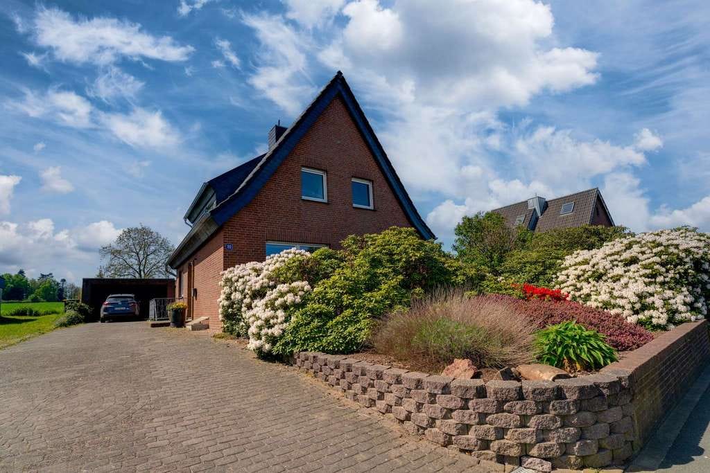 Immobilie in Bedburg-Hau - Bedburg-Hau: Doppelhaus mit Potenzial für Eigennutzer und Kapitalanleger - Bild 0