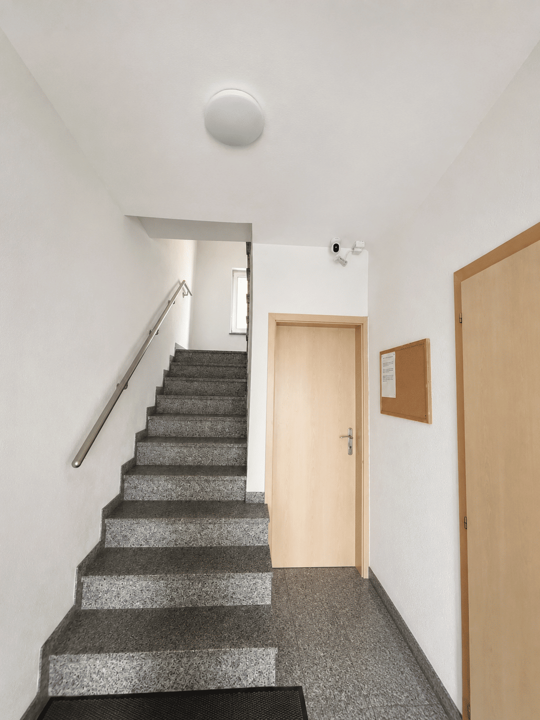 Immobilie in Hettstadt - Mehrfamilienhaus mit Gewerbeeinheit - attraktive Kapitalanlage mit hervorragender Rendite. - Bild 1
