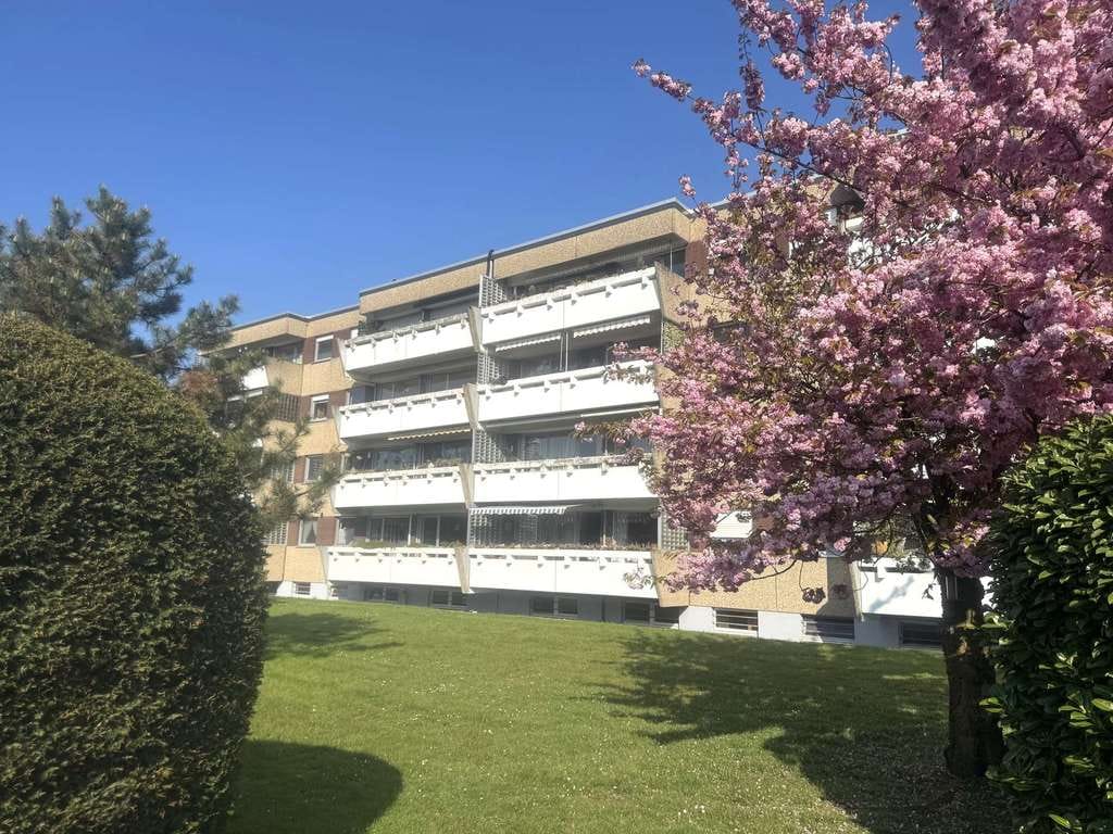 Immobilie in Dinslaken - Sanierungsbedürftige großzügige Wohnung nah des Wohnungswaldes - Bild 0