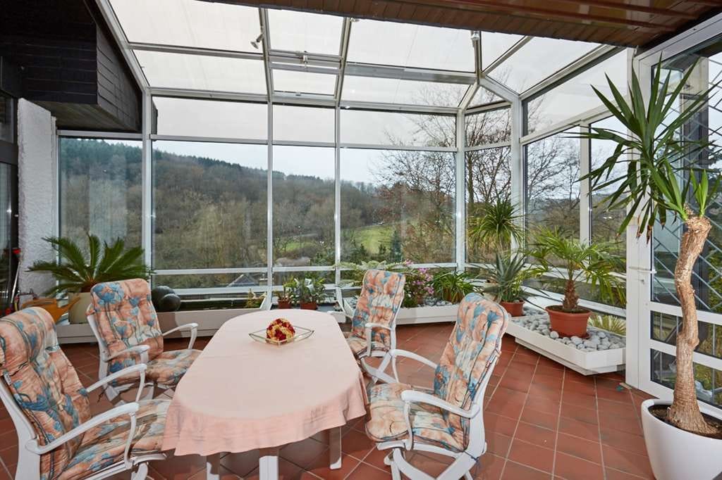 Immobilie in Eppstein - Architektenvilla mit Einliegerwohnung in schöner Hanglage - Bild 3
