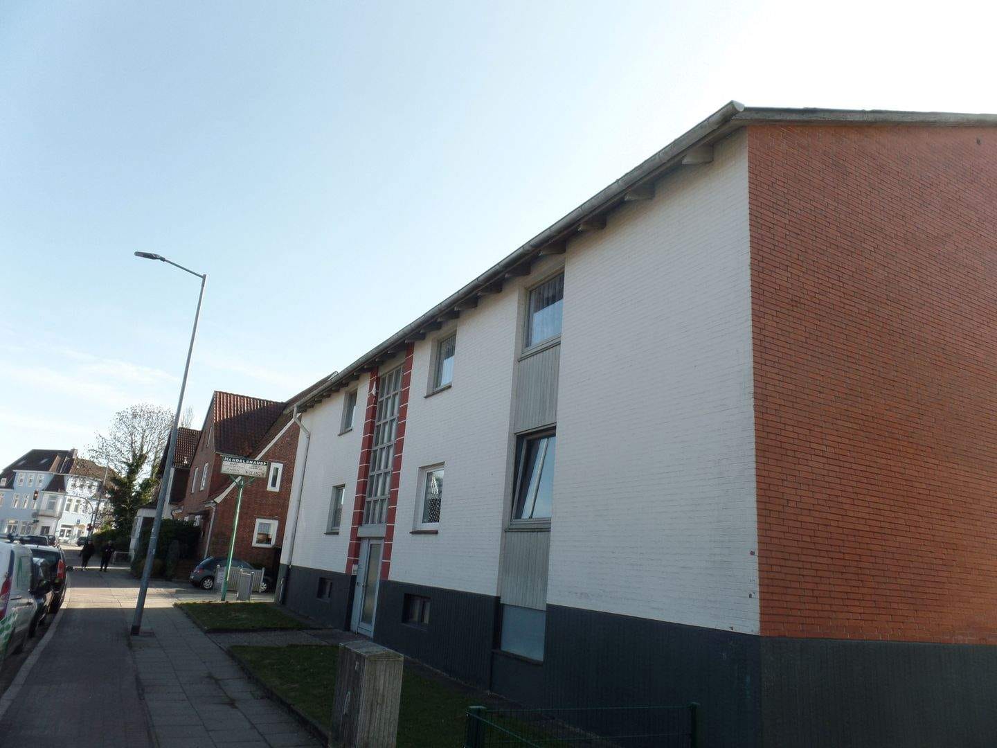 Immobilie in Heide - Mehrfamilienwohnhaus mit 4 Wohnungen, 6 Garagen - Bild 0