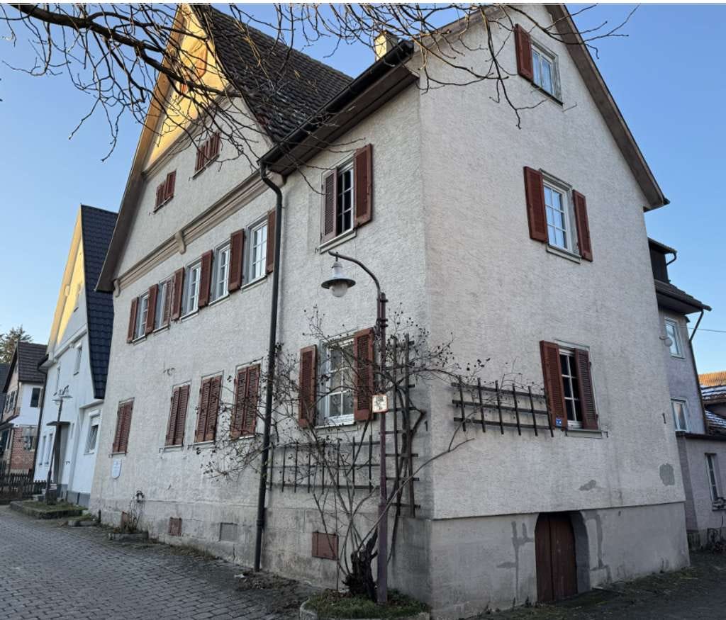 Immobilie in Filderstadt - Denkmalgeschütztes Wohngebäude mit Stall und Scheune - Bild 1