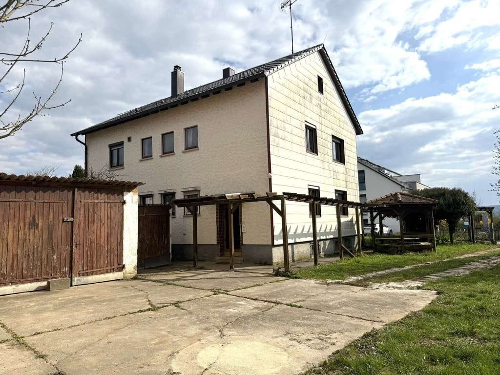 Immobilie in Neuenstadt am Kocher - Zweifamilienhaus mit 1.119 m² Grundstück | viel Platz & Ausbauoption | Neuenstadt-Bürg - Bild 0
