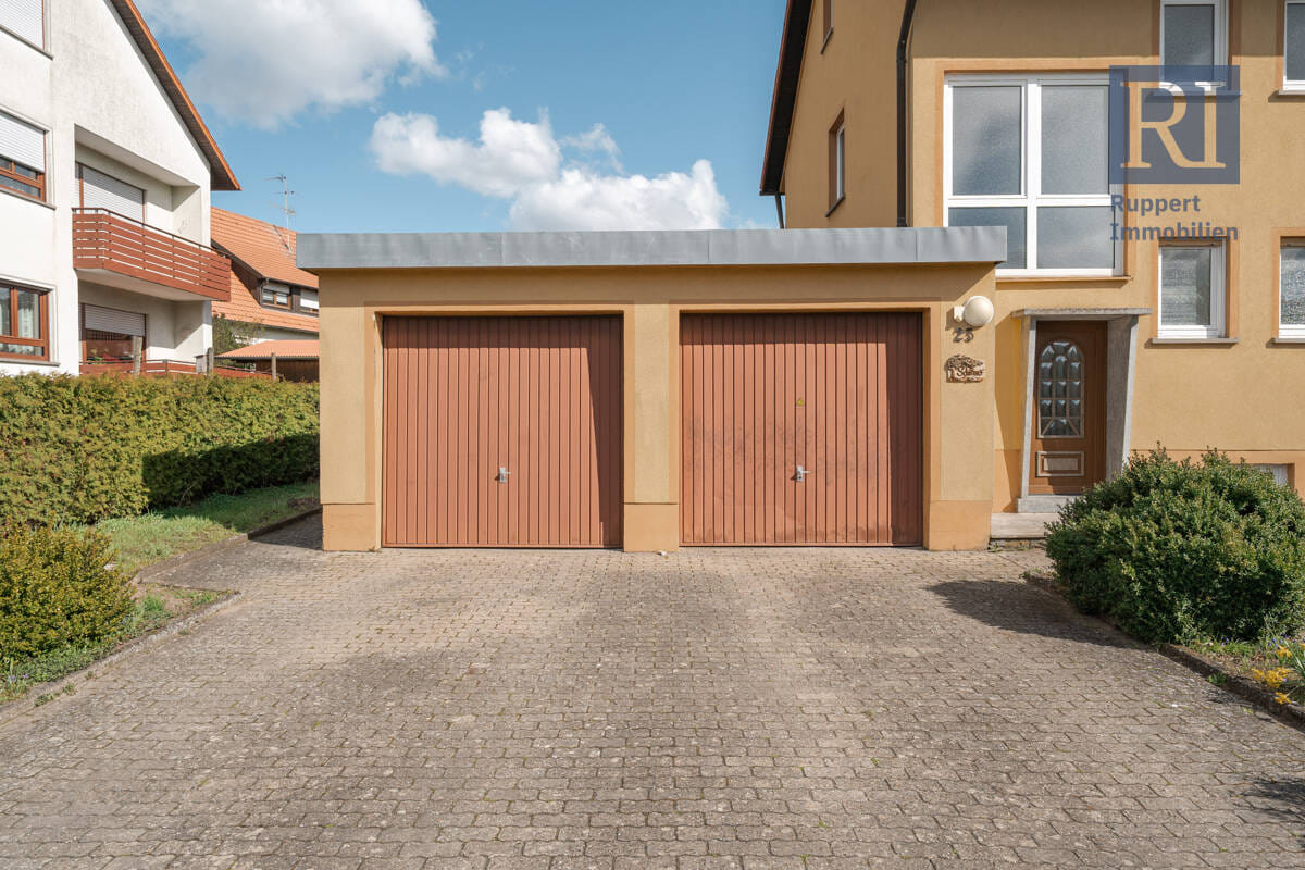 Immobilie in Abtswind - Zweifamilienhaus mit idyllischem Garten - Bild 1