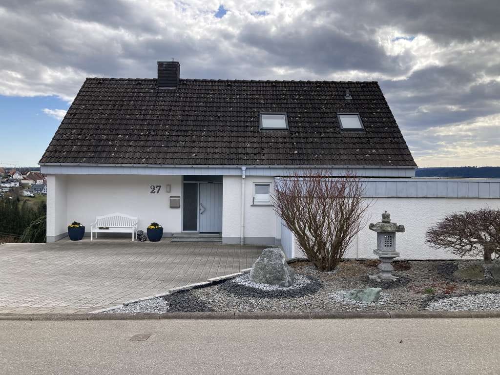 Immobilie in Aichhalden - **Einzigartiges Wohnen mit spektakulärer Aussicht plus Grundstücksreserve** - Bild 3