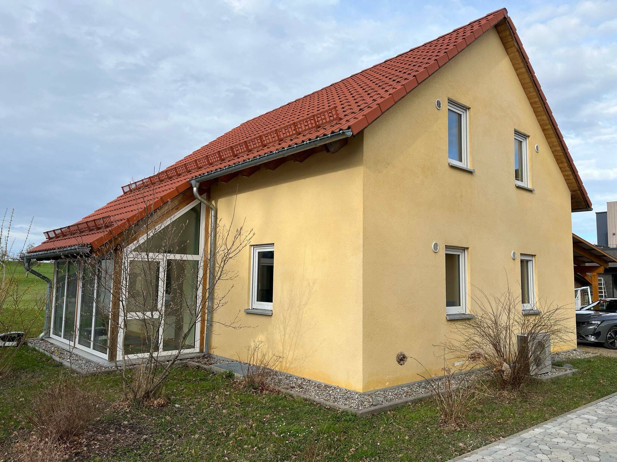 Immobilie in Hergatz - Freistehendes Haus mit Wärmepumpe, FB, Garten, Carport, Wintergarten, dörflich südlich von Wangen - Bild 3
