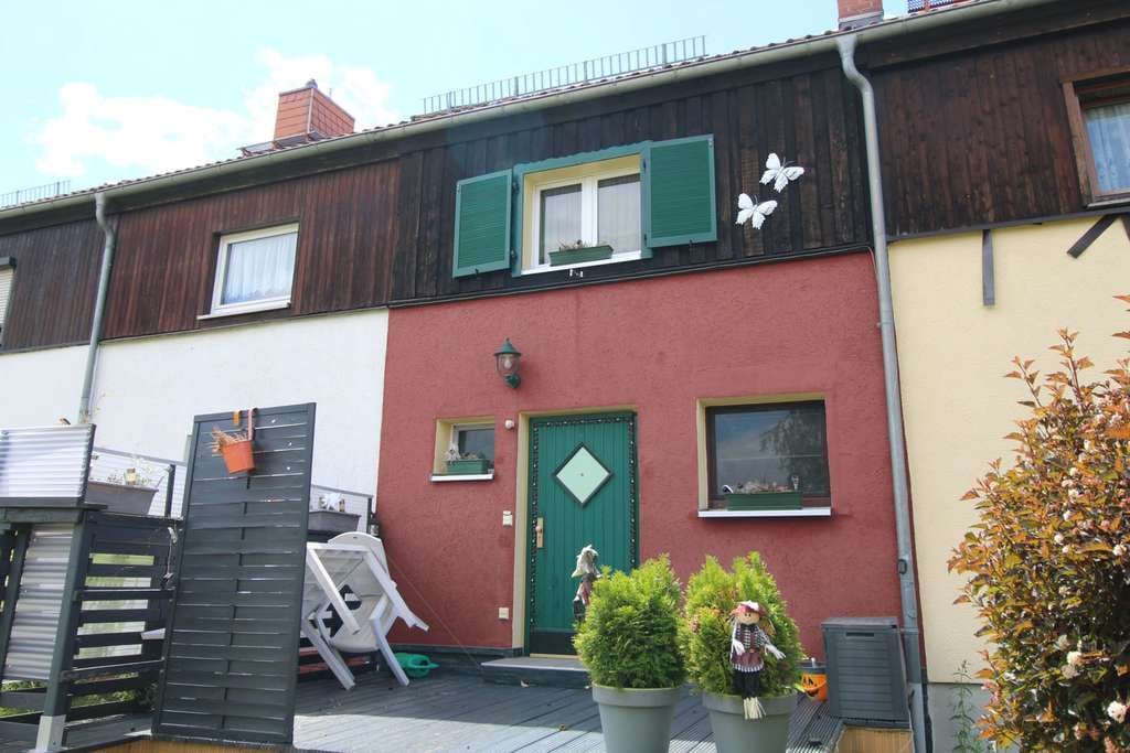 Immobilie in Langenweißbach - Tolles Reihenmittelhaus mit Terrasse und Carport in zentraler Lage - Bild 1