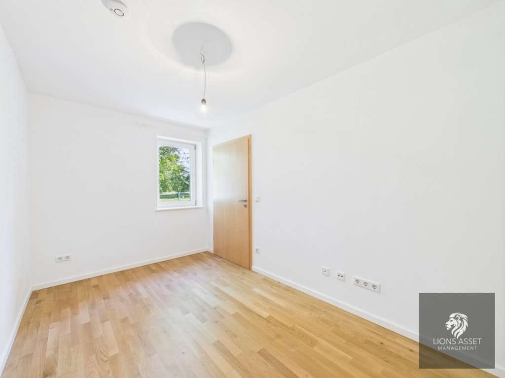 Immobilie in Bad Endorf - sofort einziehen und wohlfühlen – moderne Erdgeschosswohnung mit Terrasse & Einbauküche - Bild 3