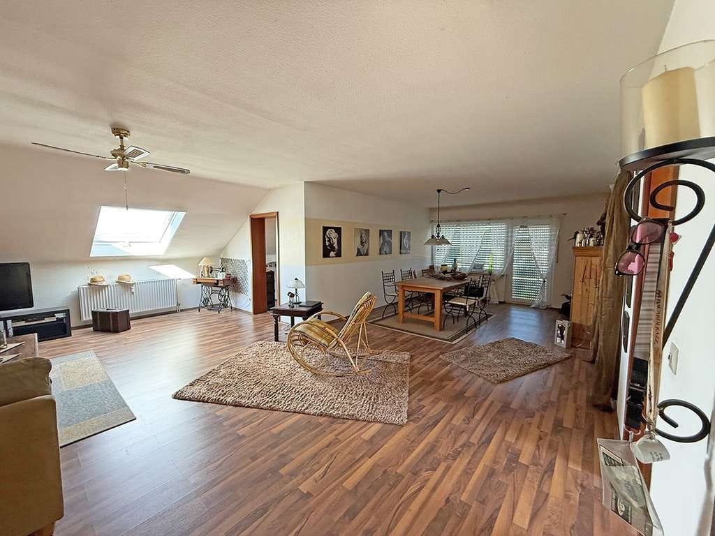 Immobilie in Nußloch - Seltene Gelegenheit - Herrliche 2,5 Zimmer - Dachgeschoßwohnung in begehrter ruhiger Wohnlage - Bild 1
