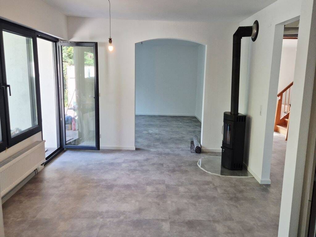 Immobilie in Trunkelsberg - Ihr grünes Refugium: Charmantes 5-Zimmer-Haus mit sonnigem Traumgarten und neuer Ausstattung - Bild 2
