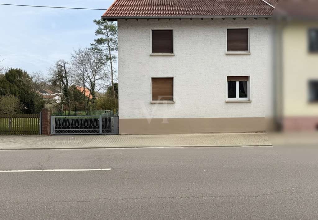 Immobilie in Mandelbachtal - Renovierungsbedürftiges Einfamilienhaus mit großen Grundstück - Bild 1