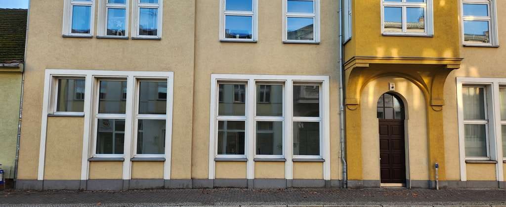 Immobilie in Nauen - Helle 4-Zi-Wohnung, 123-150 qm, Südterrasse, Wohnküche, Stellplatz, zentral, bezugsfrei saniert - Bild 3
