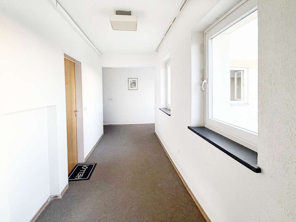 Immobilie in Traunreut - 52 m2 große 2-Zimmer Wohnung mit Balkon in ruhiger Lage in Traunreut - Bild 4
