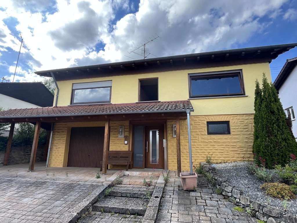 Immobilie in Schmelz - HÜTTERSDORF : Solides Haus mit FAMILIENFREUNDLICHEM Grundriss in RUHIGER Lage !     - Bild 1