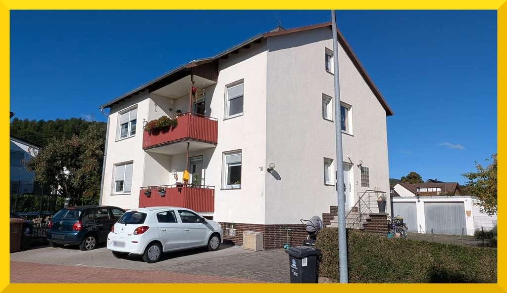 Immobilie in Reinhardshagen - [Veckerhagen] Modernisiertes Zweifamilienhaus mit Balkonen, Terrasse, Garten und Garage - Bild 0