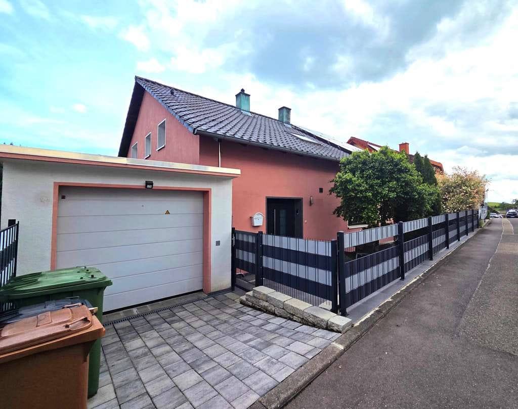 Immobilie in Lobbach - Viel Platz für die ganze Familie – modernisiertes Wohnhaus mit Einliegerwohnung auf Erbpacht - Bild 1