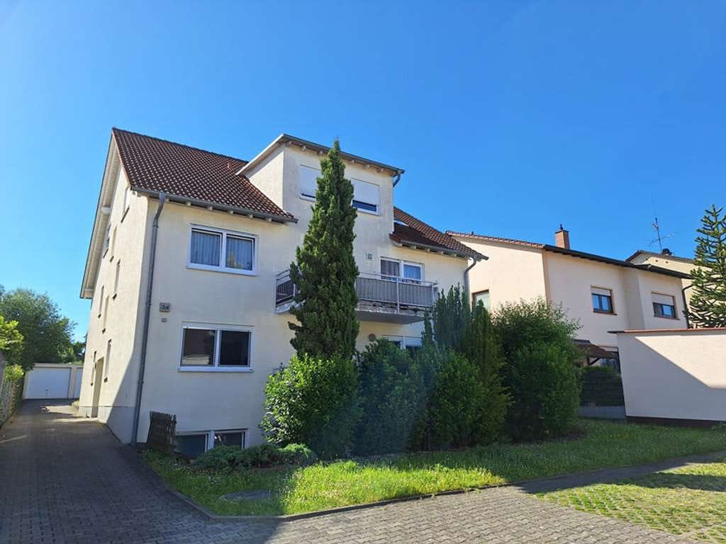 Immobilie in Ubstadt-Weiher - Schicke 2-Zimmer-Dachwohnung mit Tageslichtbadezimmer und Garage - Bild 0