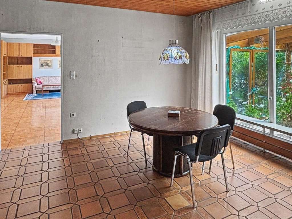 Immobilie in Neutraubling - Großes Einfamilienhaus mit Wintergarten in Neutraubling - Bild 2